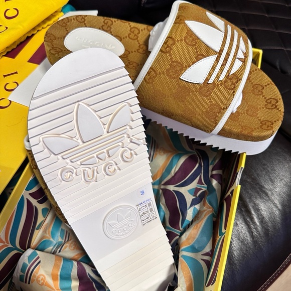 💯❤️ Brand New Gucci x Adidas GG Canvas Platform Slides - Size 9 / 39 - Picture 4 of 15
